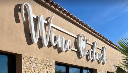 Entreprise  Digitale spécialisée dans le référencement Google sur Uzès pour le restaurant LE WINE'O'CLOCK